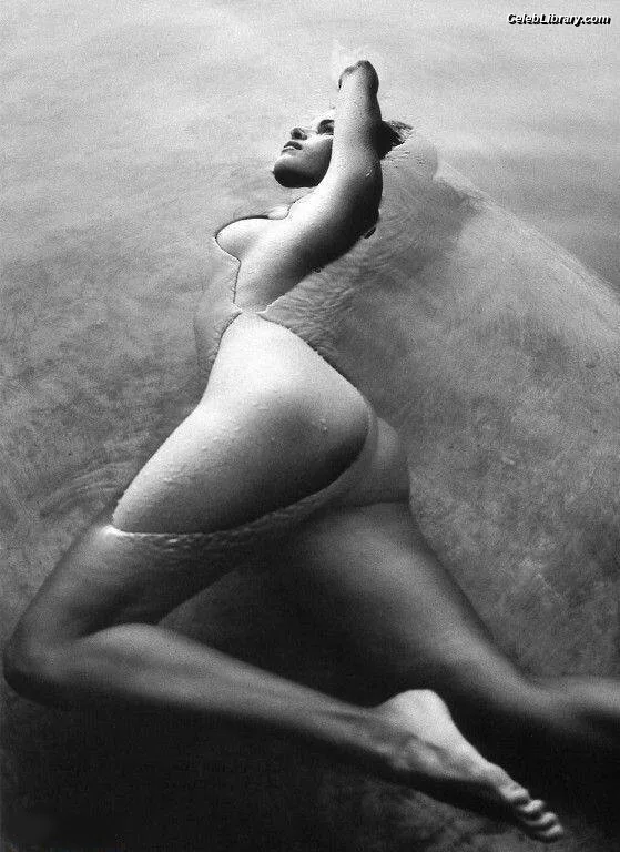 Patricia Velasquez photo 14 of 54