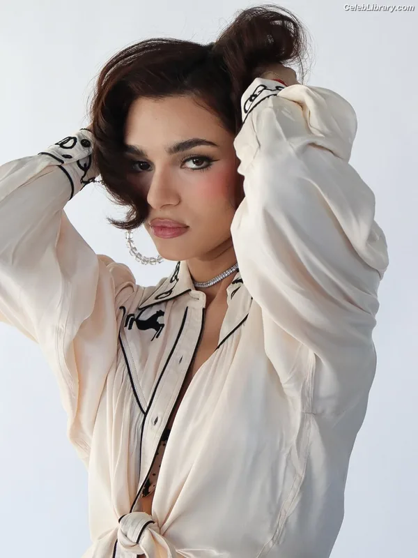 Paulina Chávez photo 3 of 86