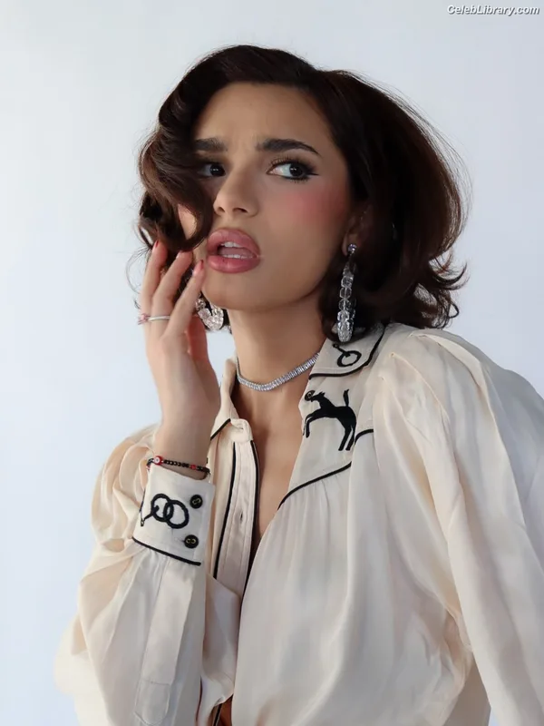Paulina Chávez photo 4 of 86