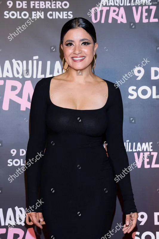 Paulina Gaitan photo 7 of 30