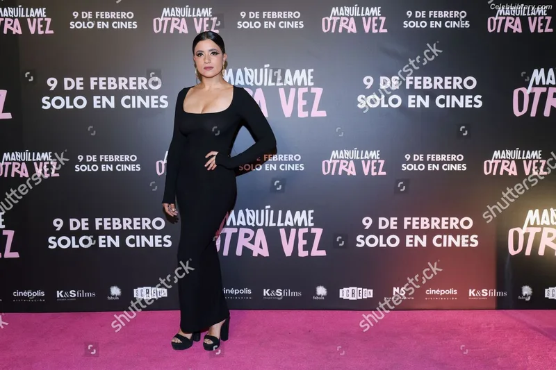 Paulina Gaitan photo 15 of 30