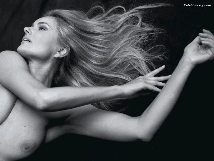 Paulina Porizkova photo 3 of 52