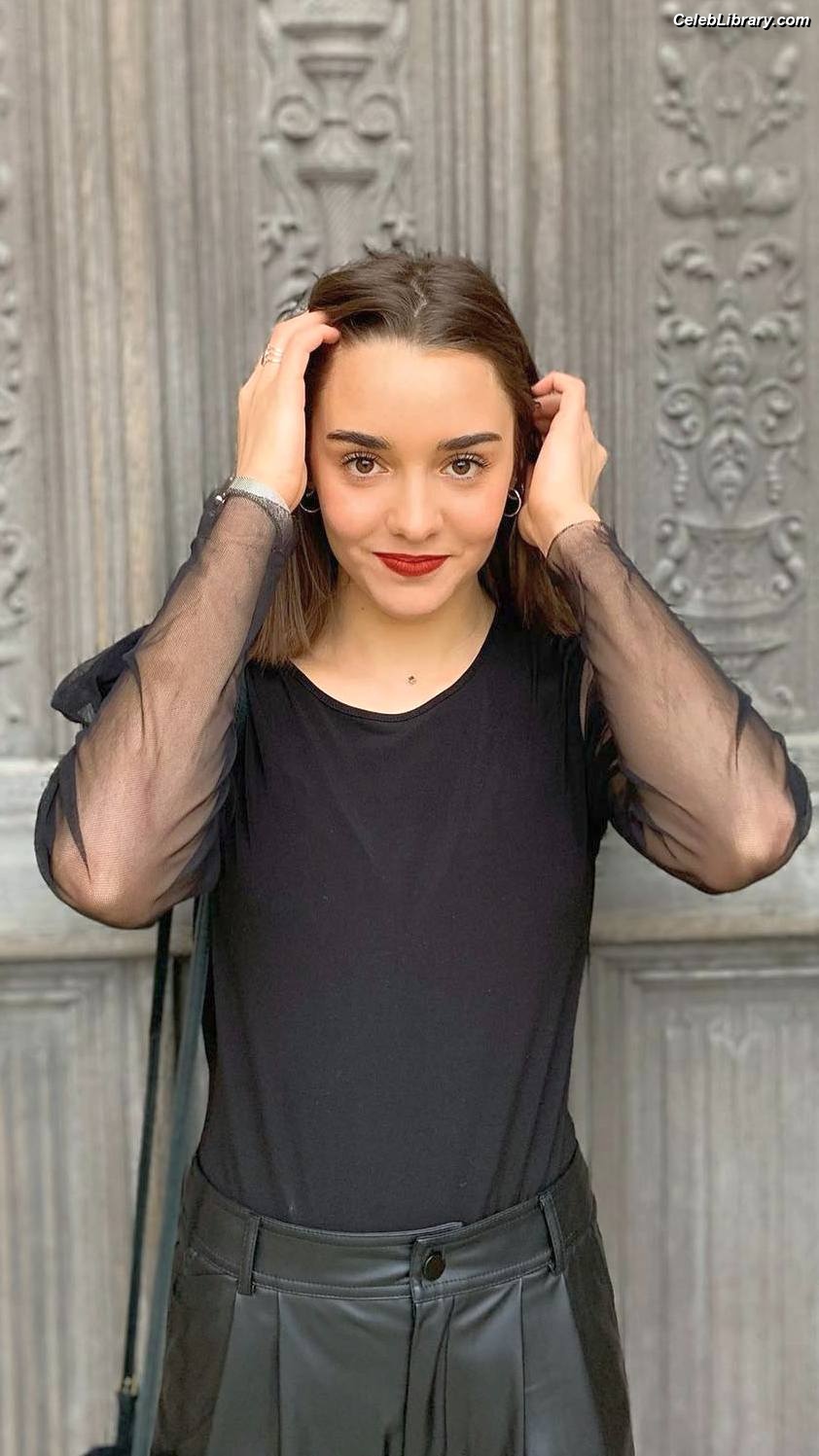 Pauline Astier photo 16 of 45