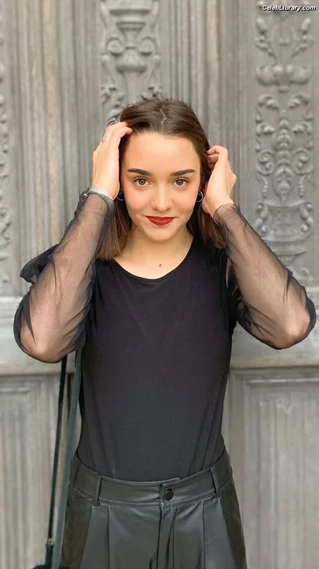 Pauline Astier photo 8 of 45