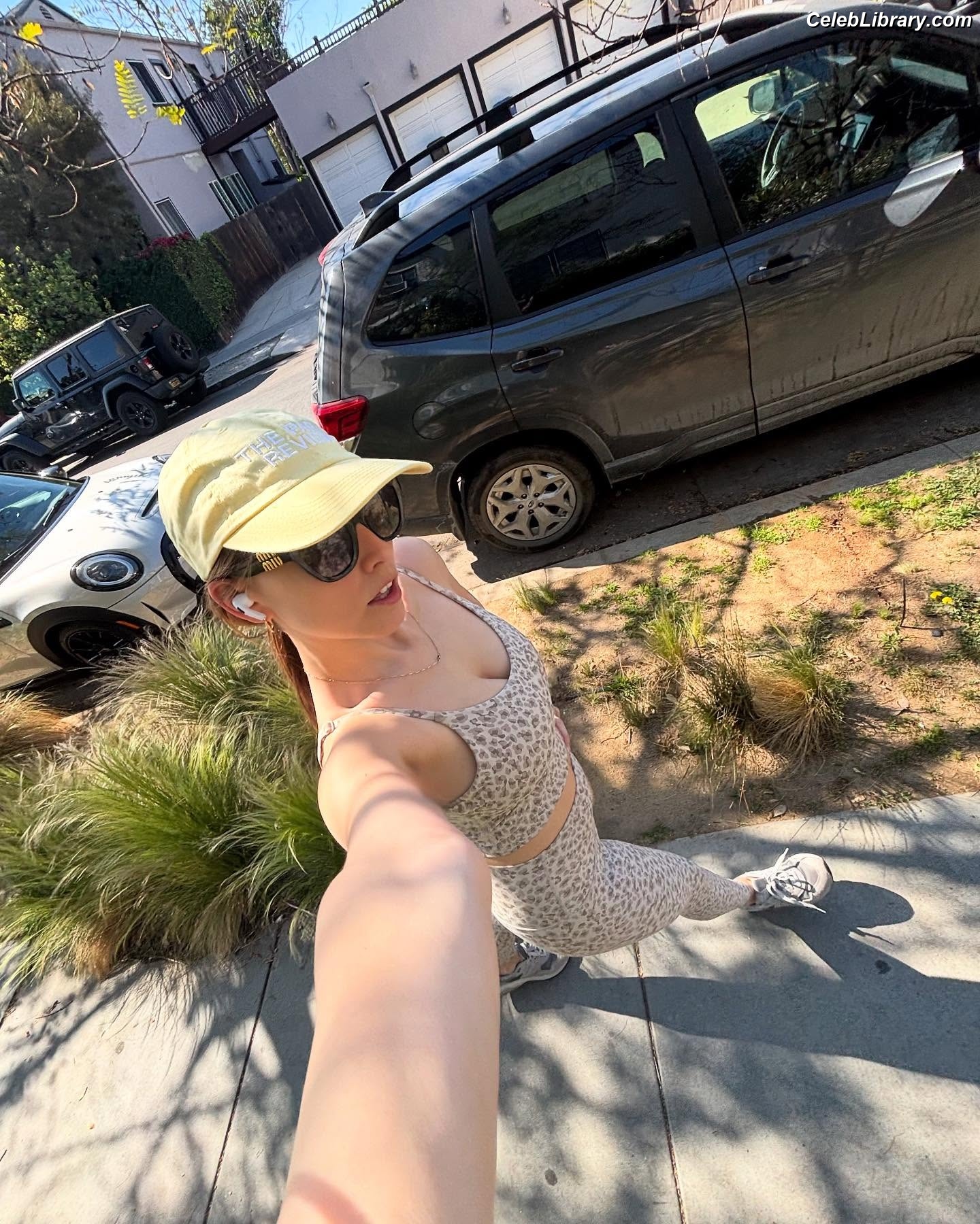 Pauline Chalamet photo 6 of 80