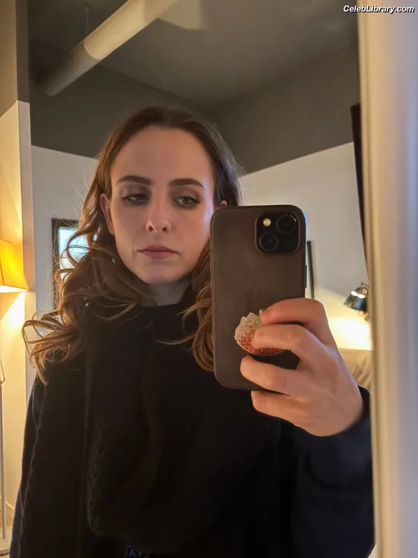 Pauline Chalamet photo 21 of 80