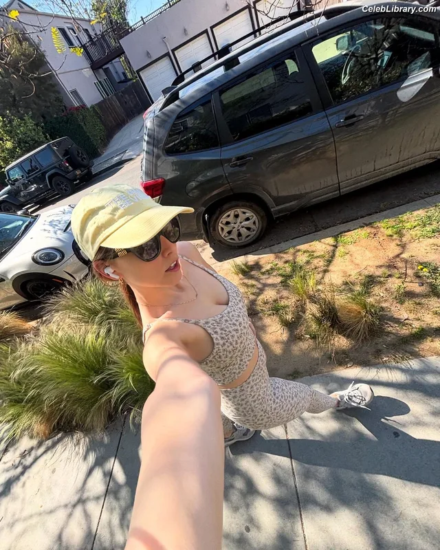 Pauline Chalamet photo 18 of 80
