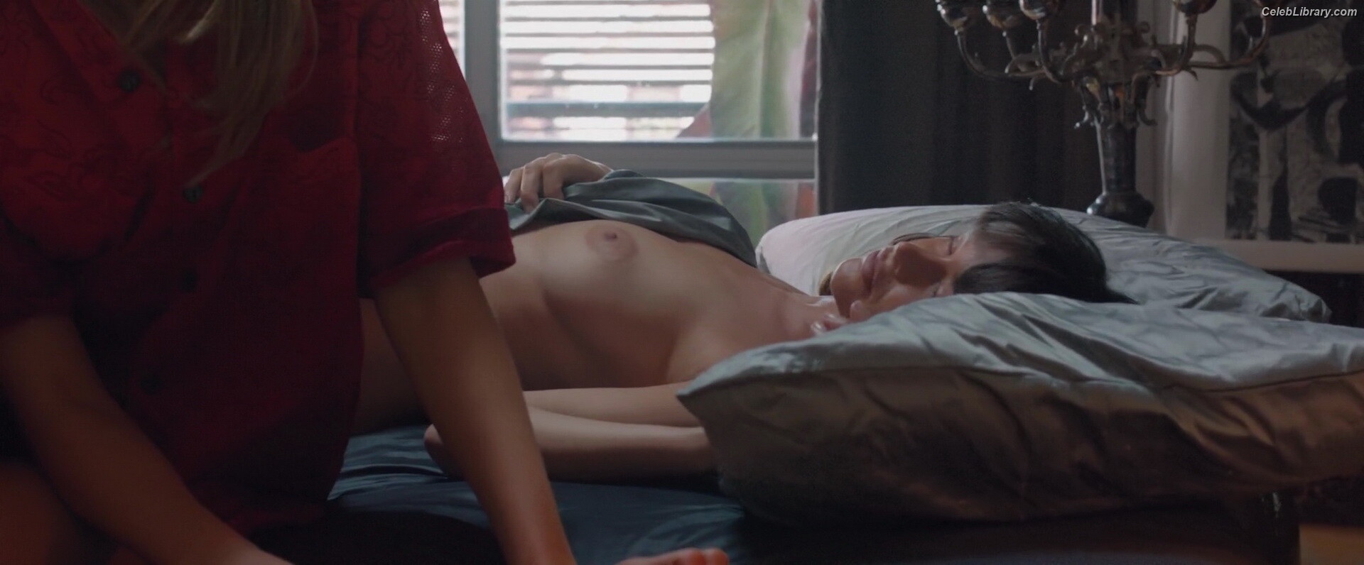 Paz de la Huerta photo 20 of 77