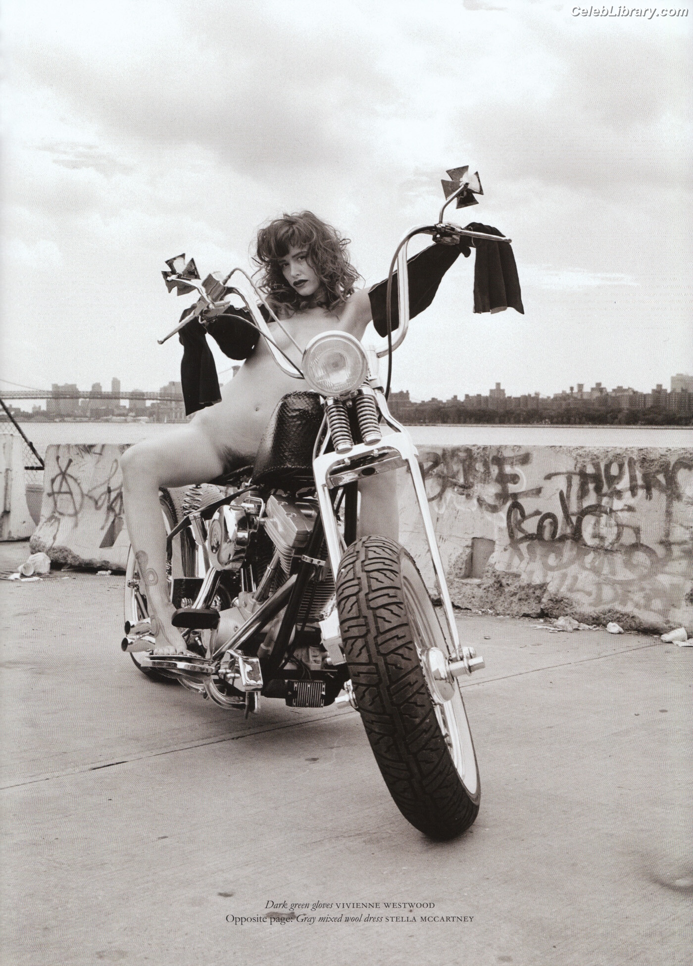 Paz de la Huerta photo 22 of 77