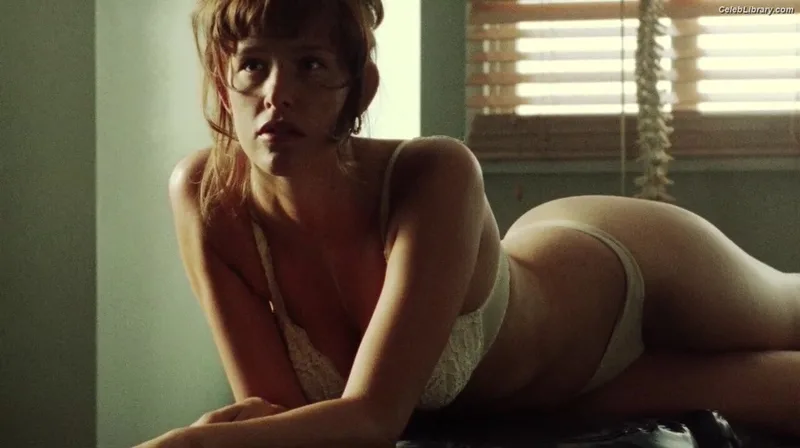 Paz de la Huerta photo 13 of 77