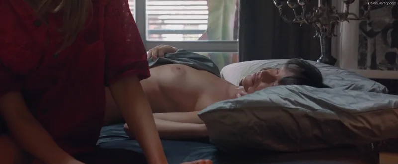 Paz de la Huerta photo 20 of 77