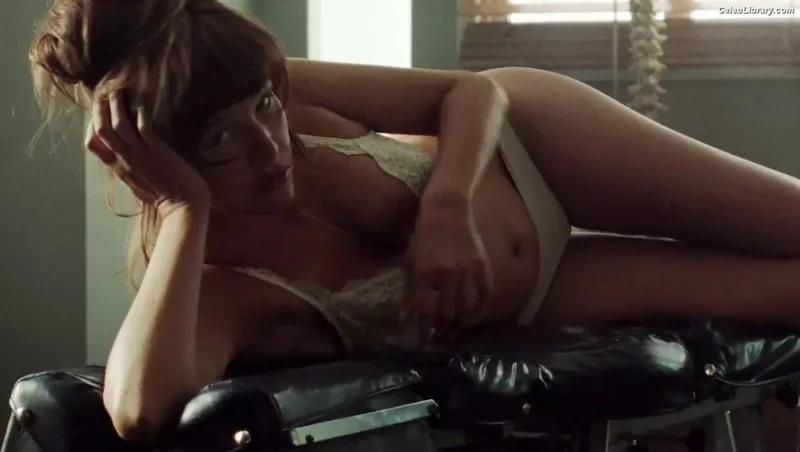 Paz de la Huerta photo 8 of 77