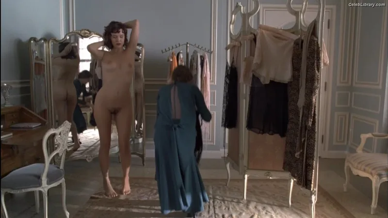 Paz de la Huerta photo 12 of 77
