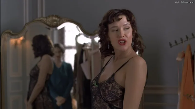 Paz de la Huerta photo 16 of 77