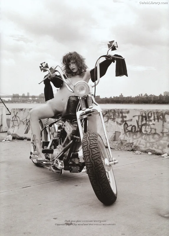 Paz de la Huerta photo 22 of 77