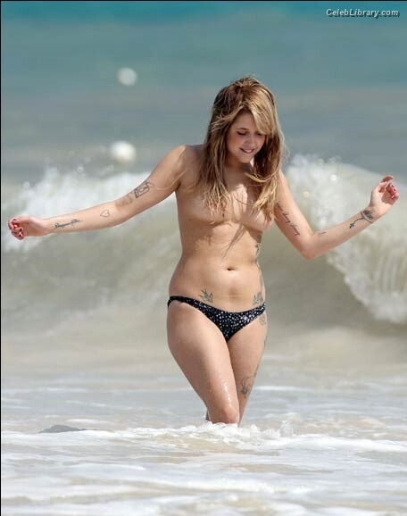 Peaches Geldof photo 1 of 41