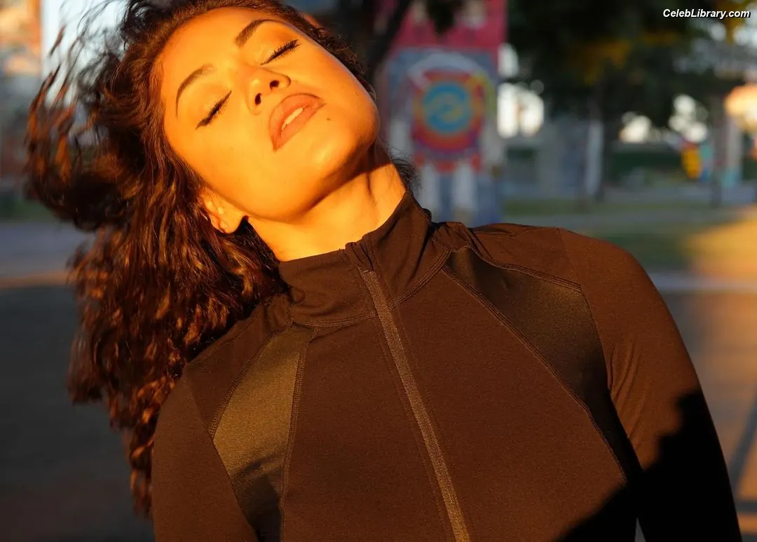 Pearl Gonzalez photo 20 of 360