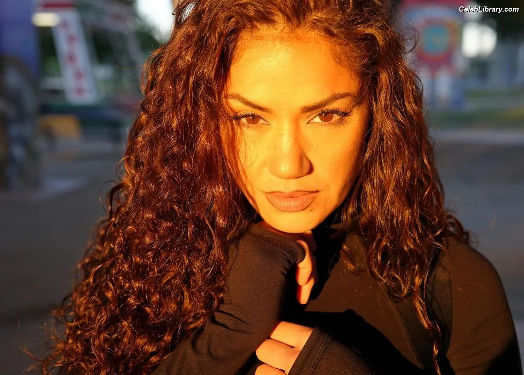 Pearl Gonzalez photo 21 of 360