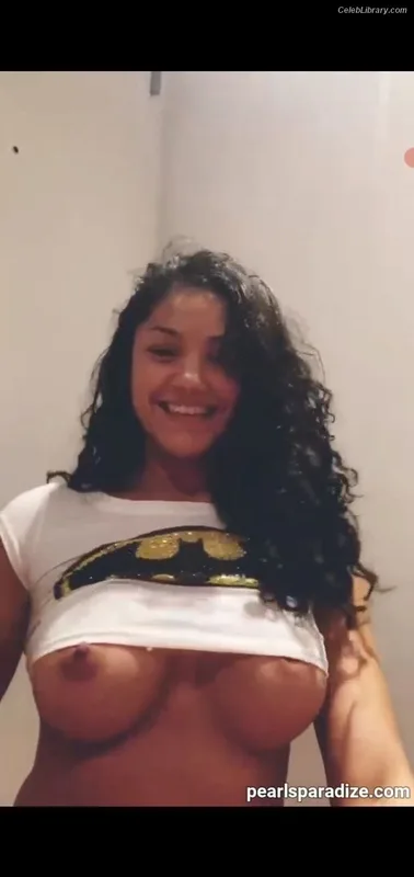 Pearl Gonzalez photo 17 of 359