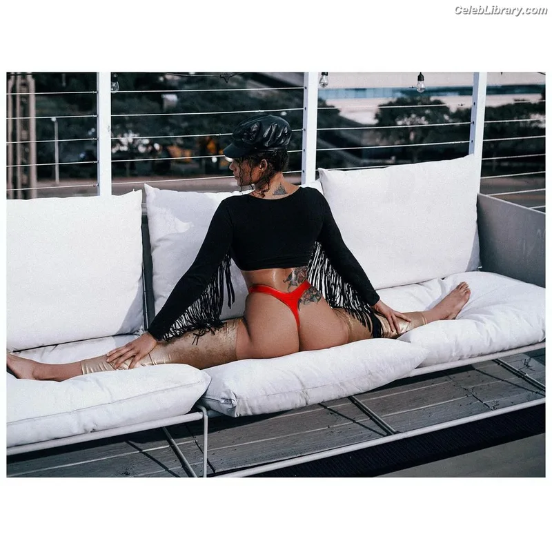 Pearl Gonzalez photo 16 of 359