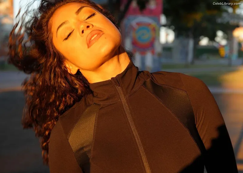 Pearl Gonzalez photo 20 of 359