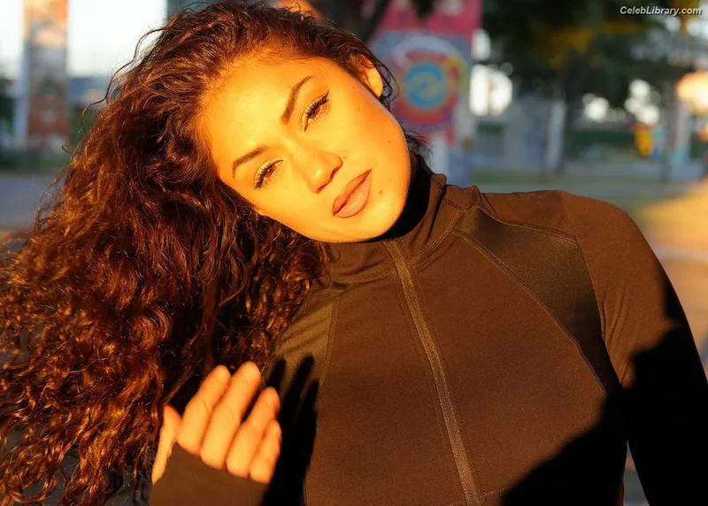 Pearl Gonzalez photo 22 of 359