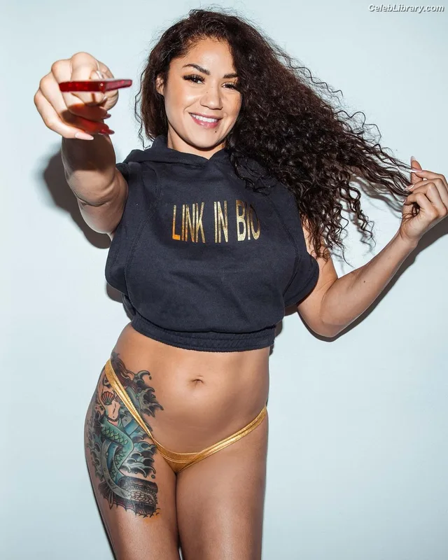 Pearl Gonzalez photo 8 of 359