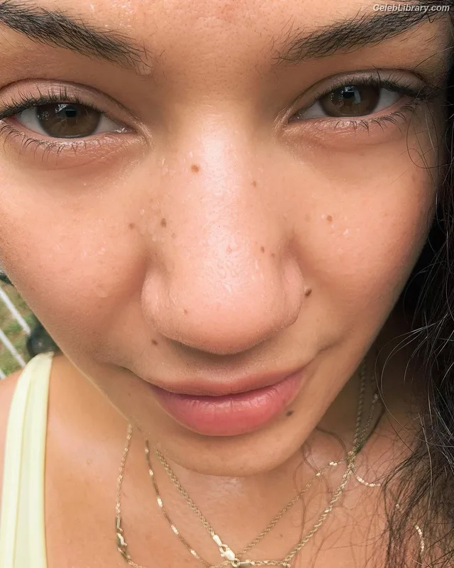 Pearl Gonzalez photo 20 of 359