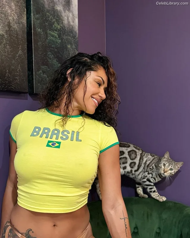 Pearl Gonzalez photo 9 of 359