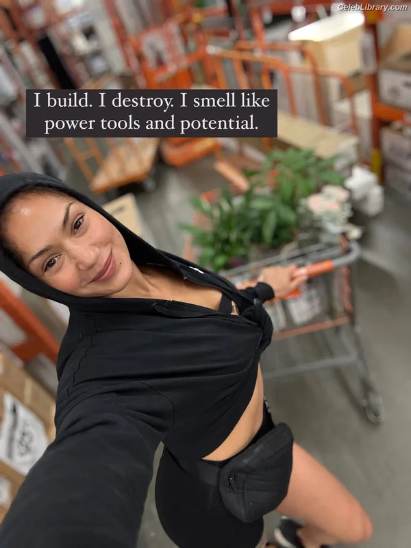 Pearl Gonzalez photo 12 of 359