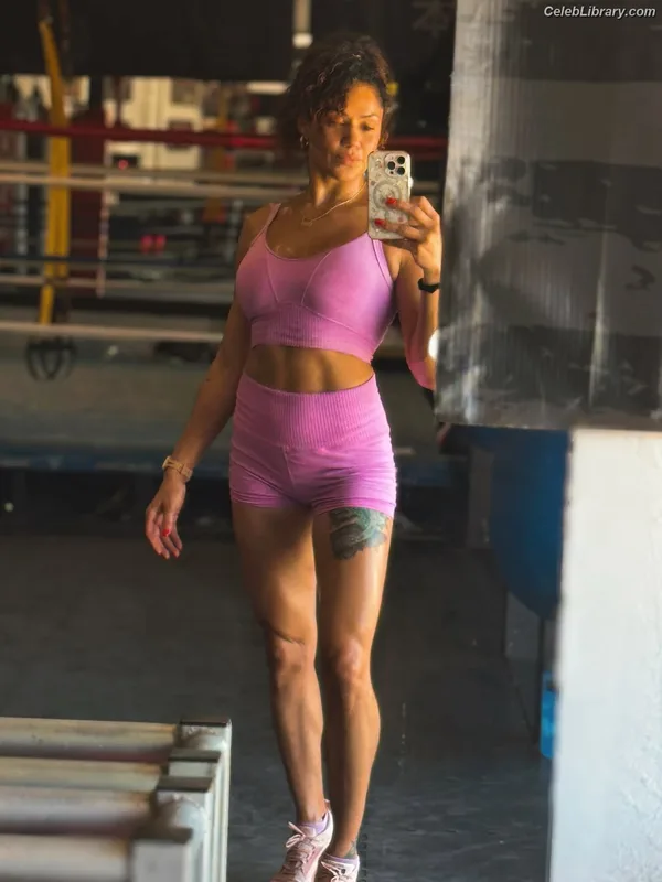 Pearl Gonzalez photo 13 of 359