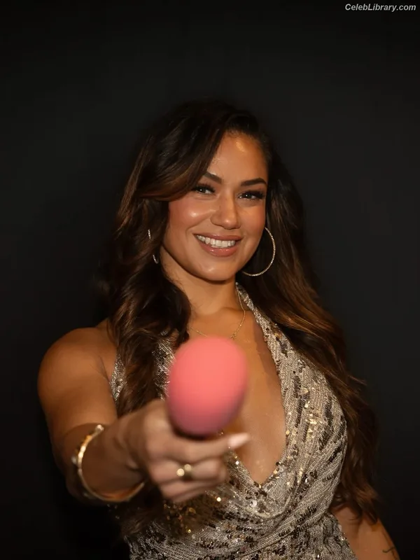 Pearl Gonzalez photo 18 of 359
