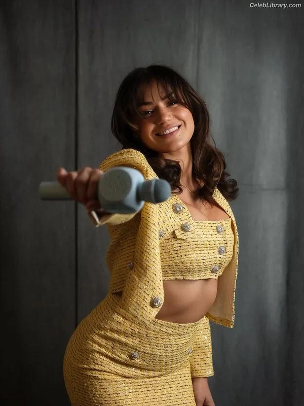 Pearl Gonzalez photo 20 of 359
