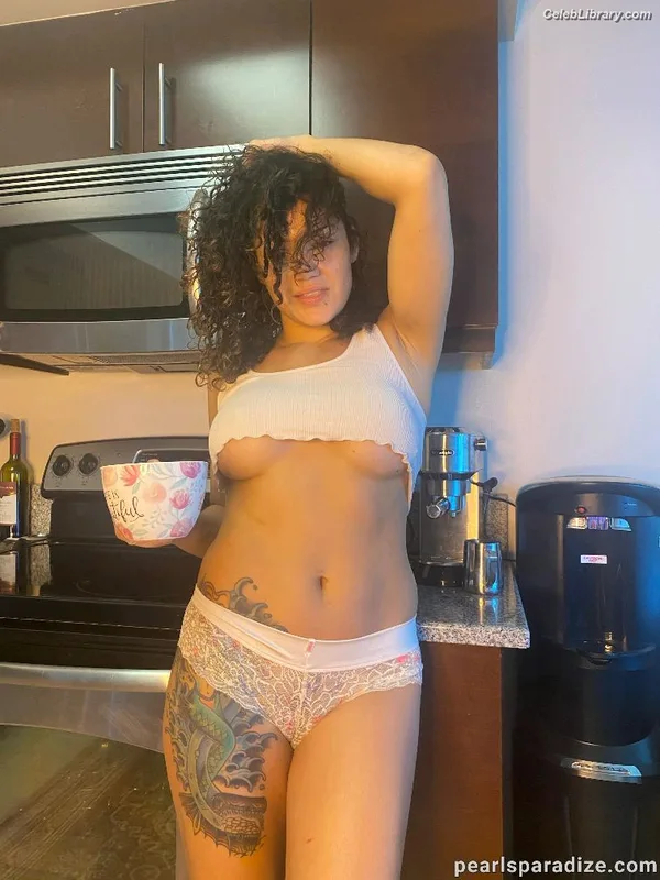 Pearl Gonzalez photo 1 of 359