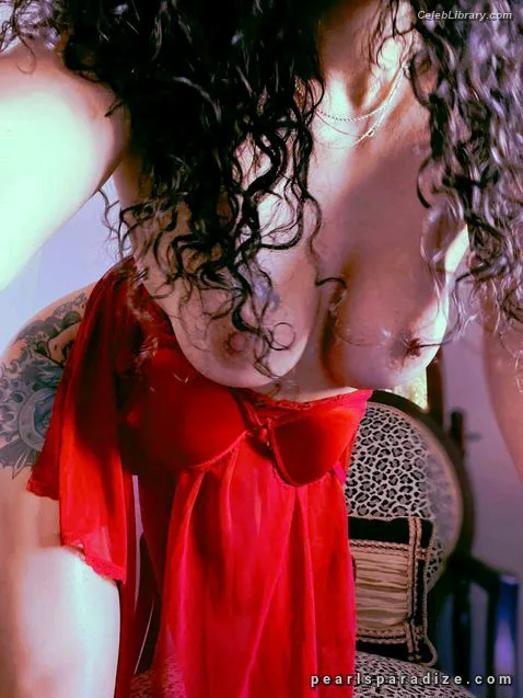 Pearl Gonzalez photo 23 of 359