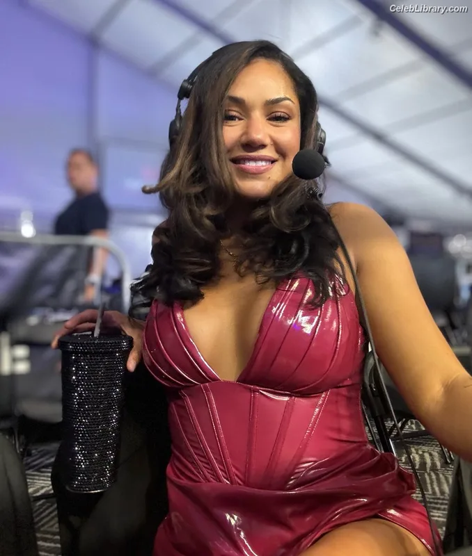 Pearl Gonzalez photo 21 of 359