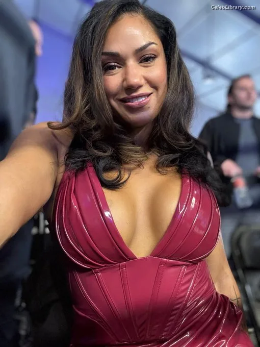 Pearl Gonzalez photo 24 of 359