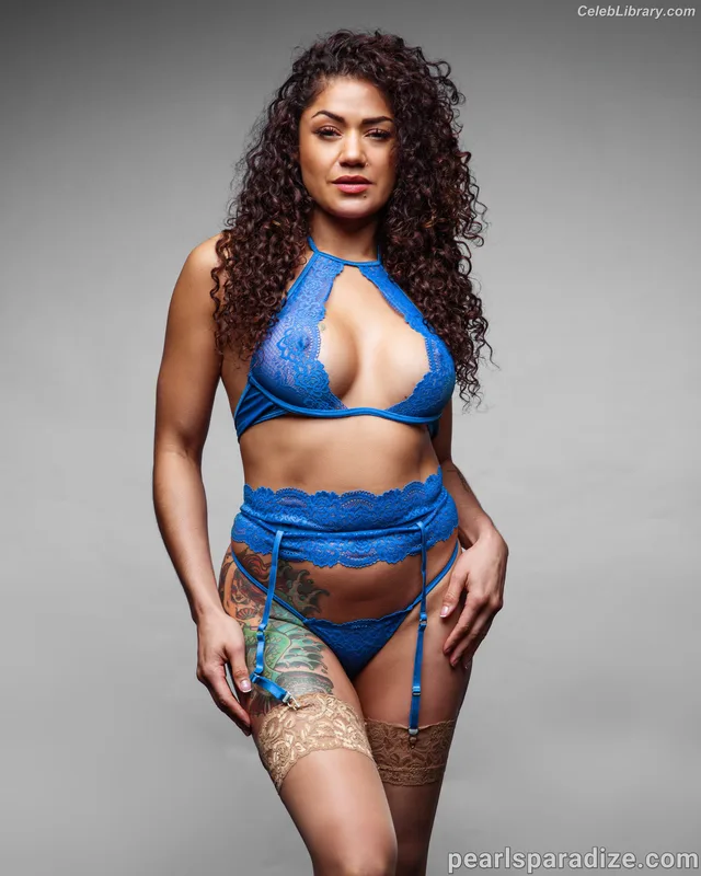 Pearl Gonzalez photo 2 of 359