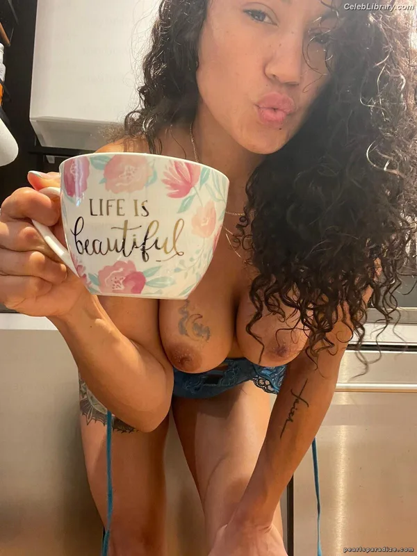 Pearl Gonzalez photo 13 of 359