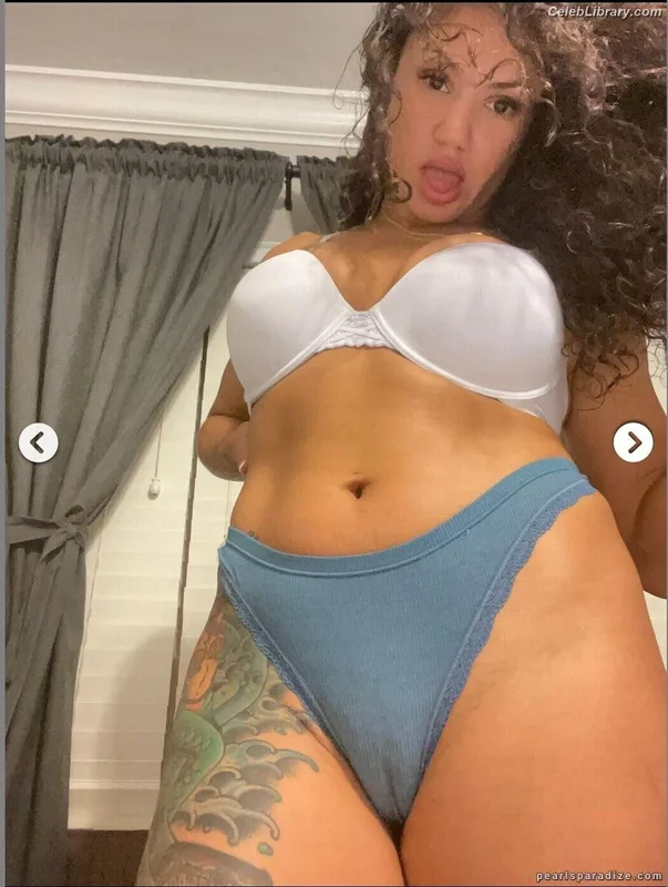 Pearl Gonzalez photo 14 of 359