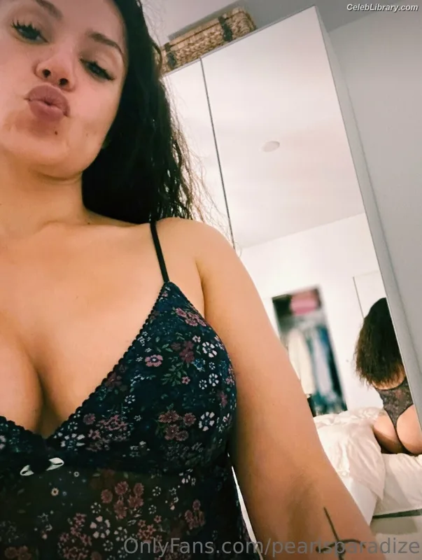 Pearl Gonzalez photo 22 of 359