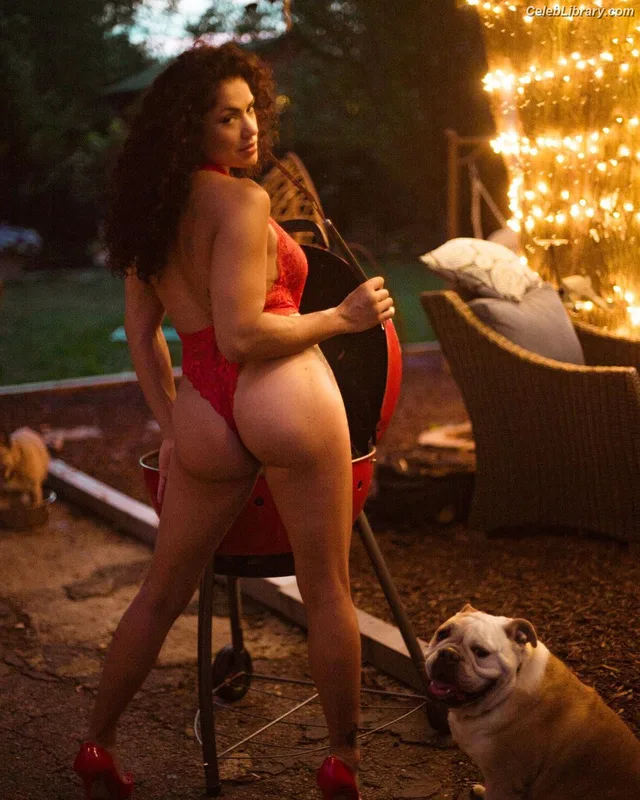 Pearl Gonzalez photo 15 of 359