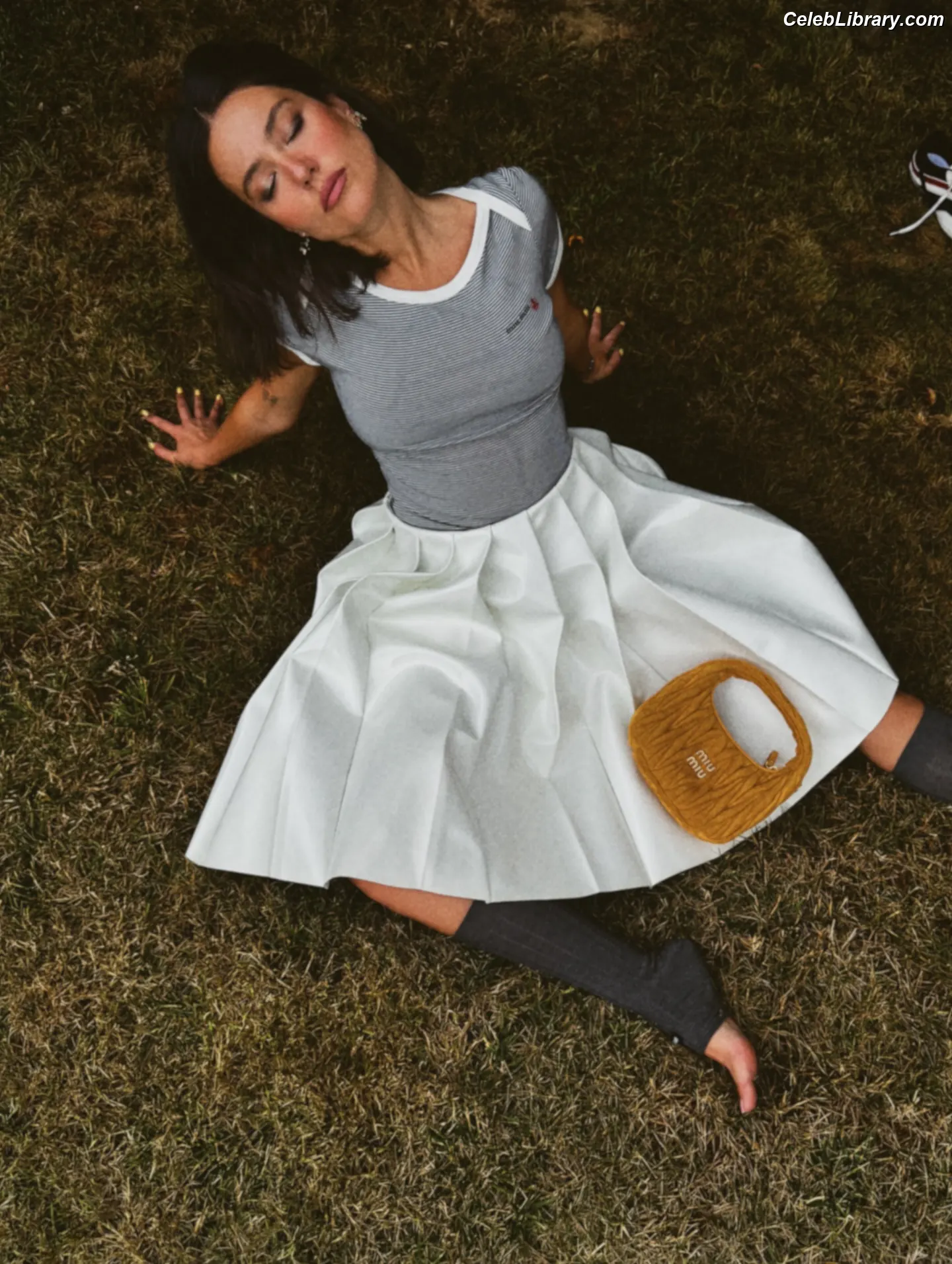 Pelin Akil photo 10 of 155