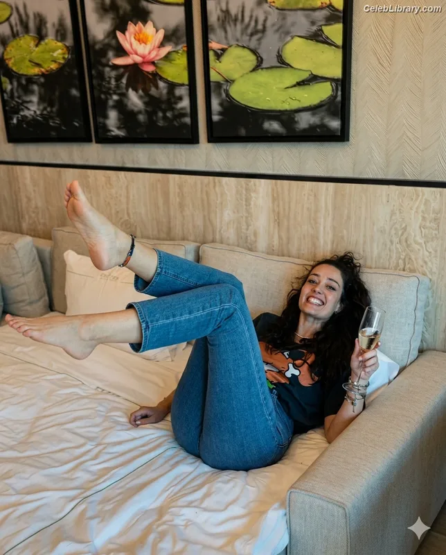Pelin Akil photo 6 of 156