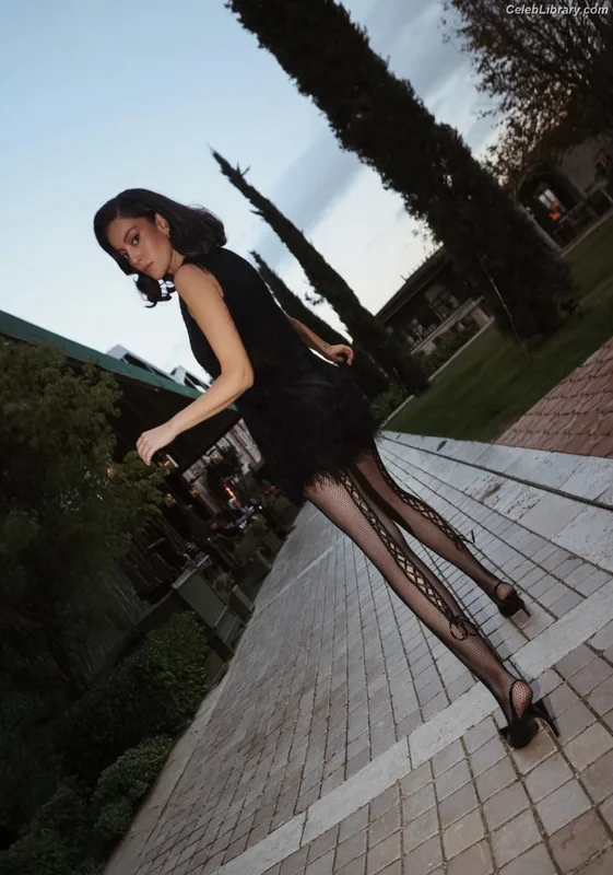 Pelin Akil photo 2 of 156