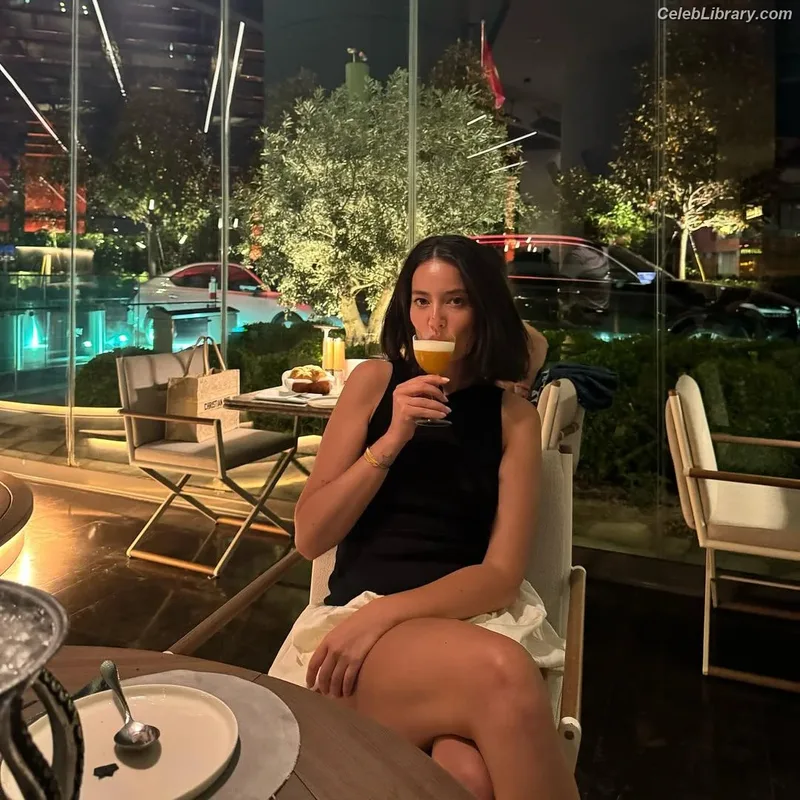 Pelin Akil photo 11 of 156