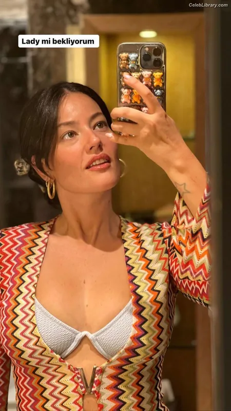 Pelin Akil photo 7 of 156