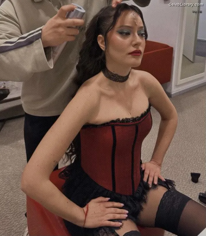 Pelin Akil photo 8 of 156