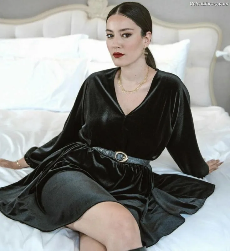 Pelin Akil photo 12 of 156