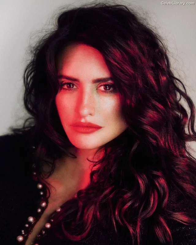 Penelope Cruz photo 3 of 337